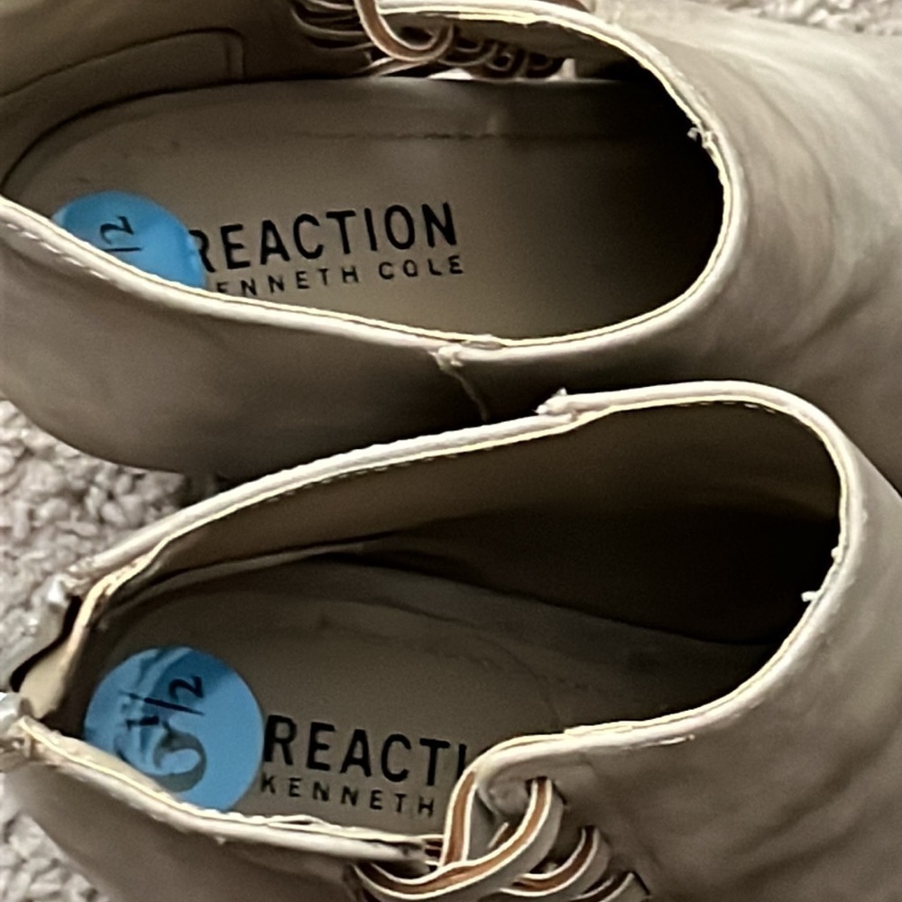 Kenneth Cole Reaction Keep Close tan ankle booties size 6.5 - Picture 4 of 6